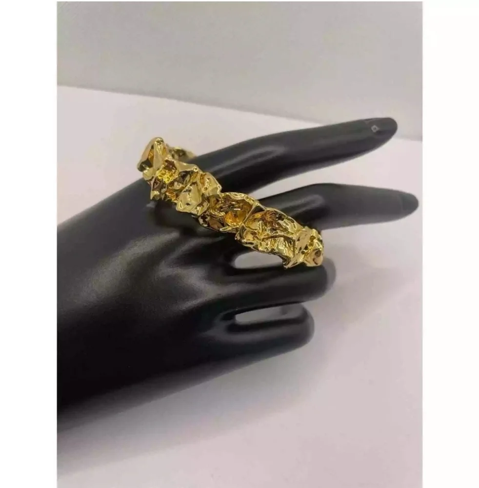 NWT 220$ Amber Sceats Crushed 24k Gold Plated Emery Cuff Bracelet - Picture 3 of 8